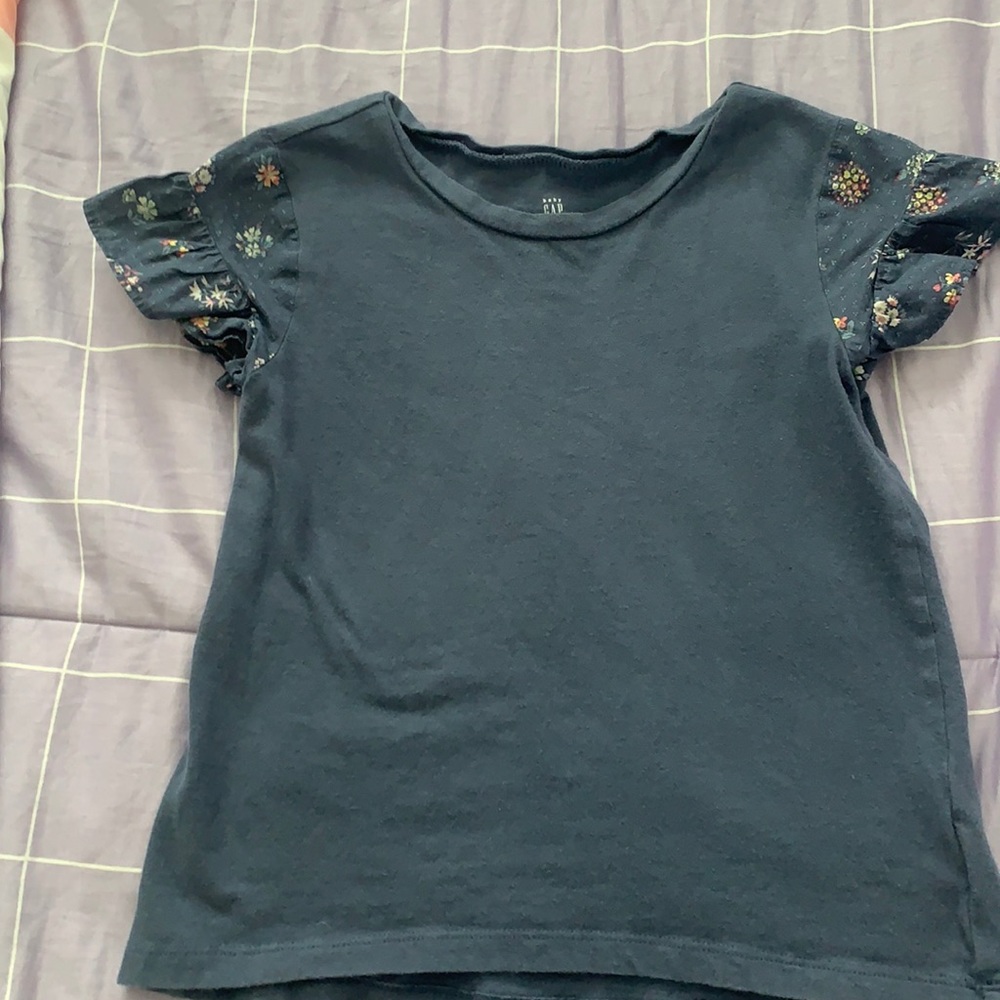 Girls gap t shirt